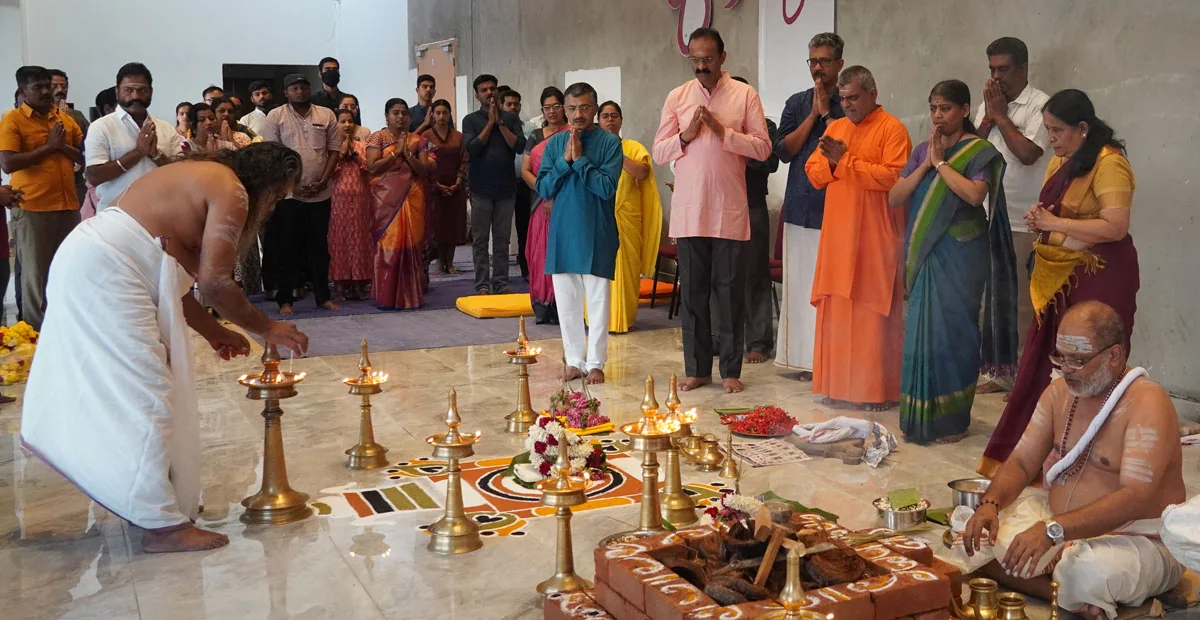 CIRS community gathered for a puja in the Chinmaya Vraja hall