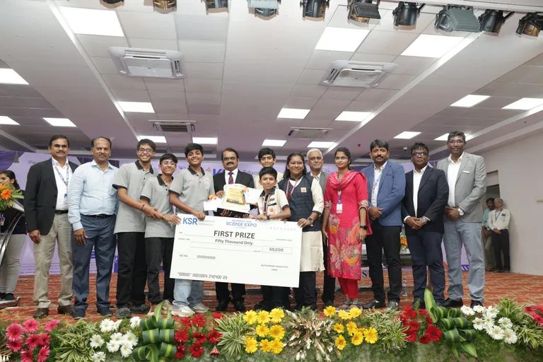 CIRS students with their prize cheque at KSR Innofest
